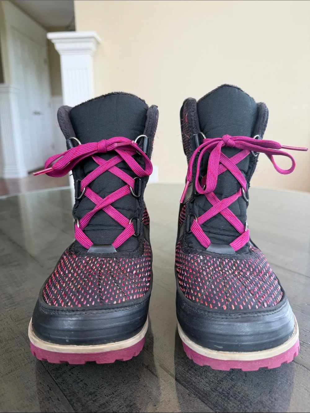 Sorel Tivoki Women's‎ Black and Pink Insulated Waterproof Winter Boots. Size 8